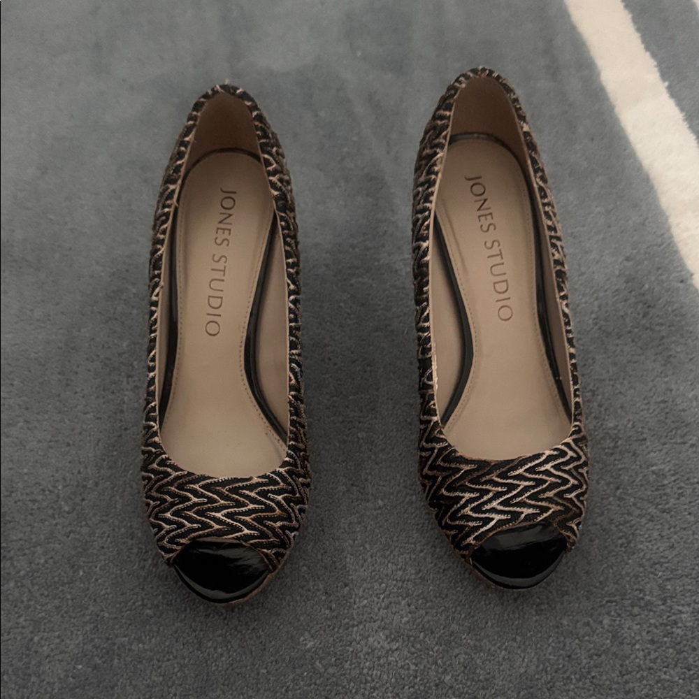 Jones Studio Black and Gold Woven Peep-Toe Pumps